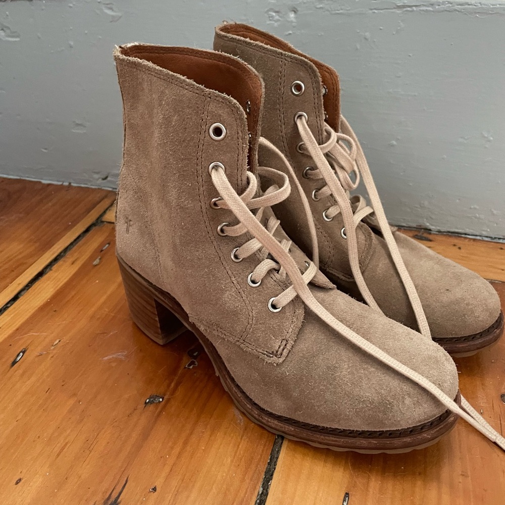 Frye Sabrina Lace Up Boot. EUC
